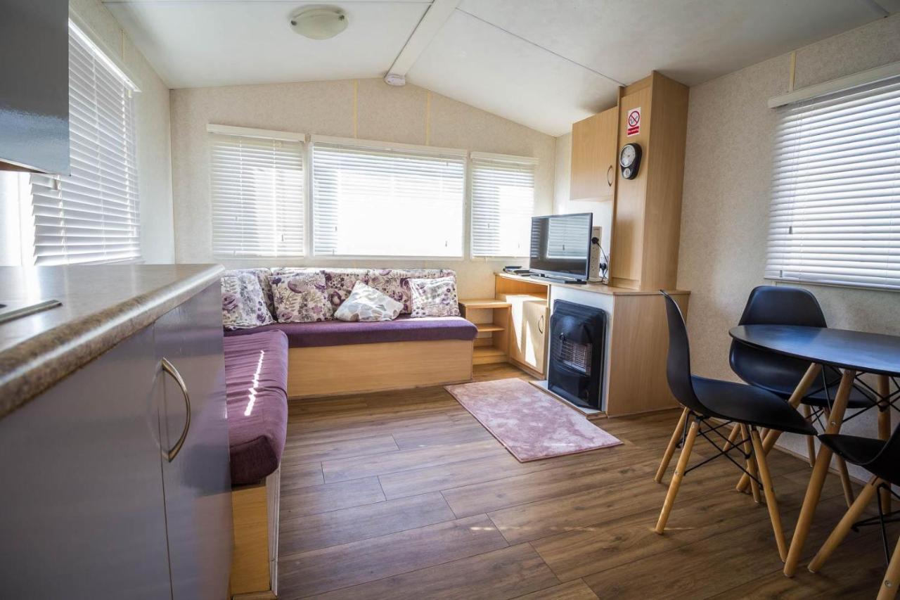 מלון קלקטון און סי 6 Berth Caravan With Decking At Martello Beach Holiday Park In Essex Ref 29016Y מראה חיצוני תמונה